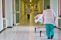 Новость Вопрос с медперсоналом на Донбассе стоит острее, чем с восстановлением поврежденных больниц Работа и Труд