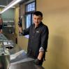 Стаття Двічі тікав від війни: переселенець з Луганщини відкрив у Бучі ресторан корисного харчування Робота і Труд